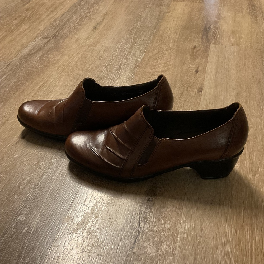 Clarks Brown Leather Pleated Slip On Loafers Block Heel Pumps 8.5M 89488